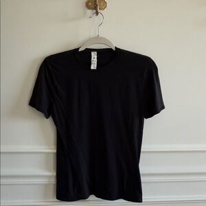 lululemon Nulu Hip-Length Crewneck Black Short Sleeve Tee